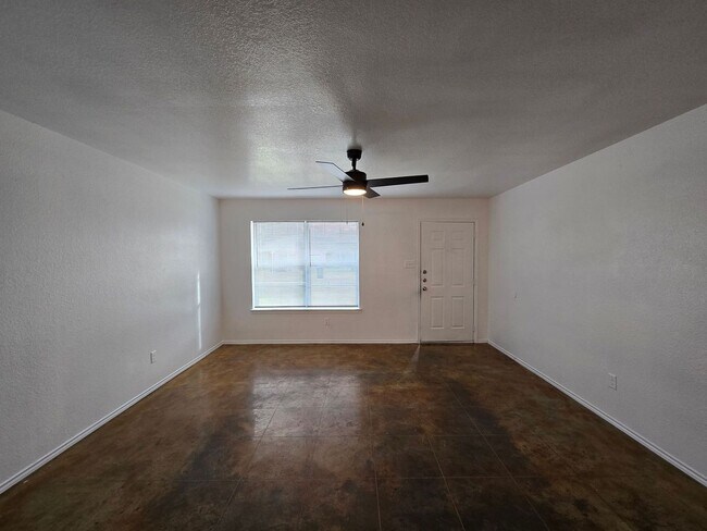 Foto del edificio - RENT REDUCTION & RENT SPECIAL - AVAILABLE NOW!