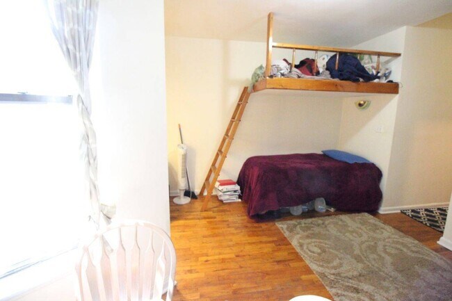 Building Photo - 252 W 91st St