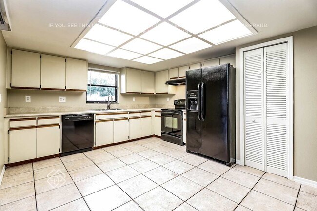 Foto del edificio - 13003 Madison Ave