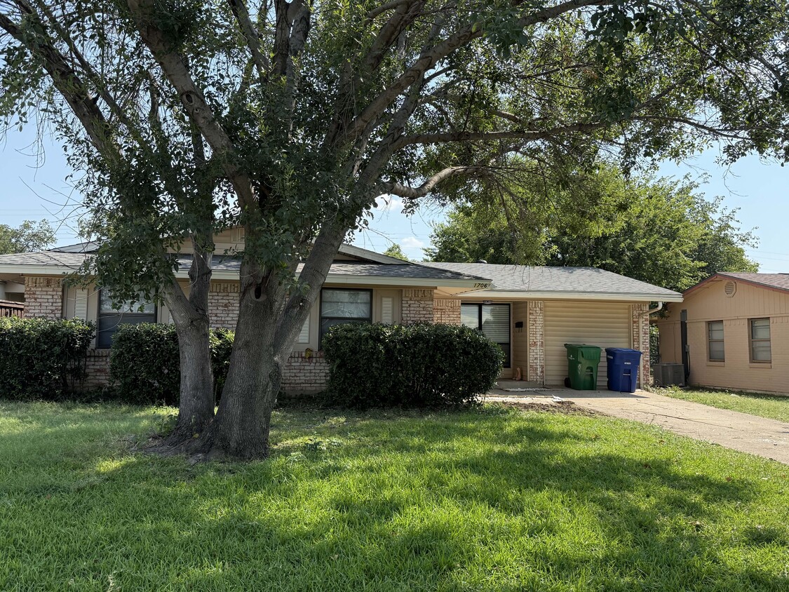 Foto principal - 1706 Pleasant Run Rd