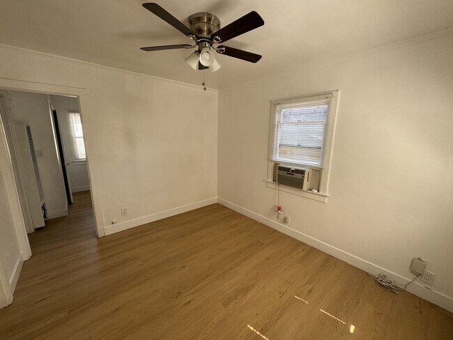 Foto del edificio - 2 bed 1 bath Back house Bungalow in Upland...