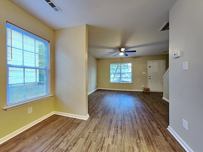 Foto del edificio - 2312 Juniper Dr