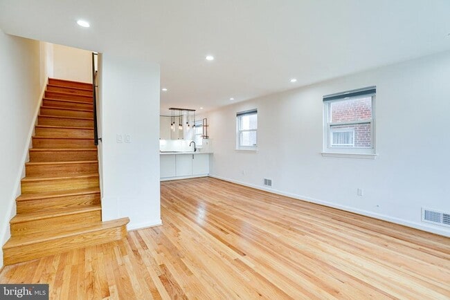 Building Photo - 5513 Chillum Pl NE