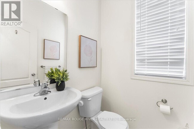Building Photo - 2560 Bandsman Cres