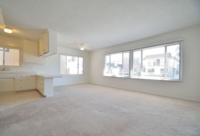 Building Photo - t721