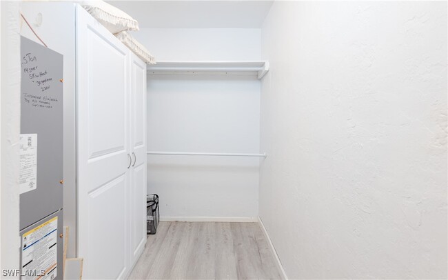 Foto del edificio - 9350 Lennex Ln