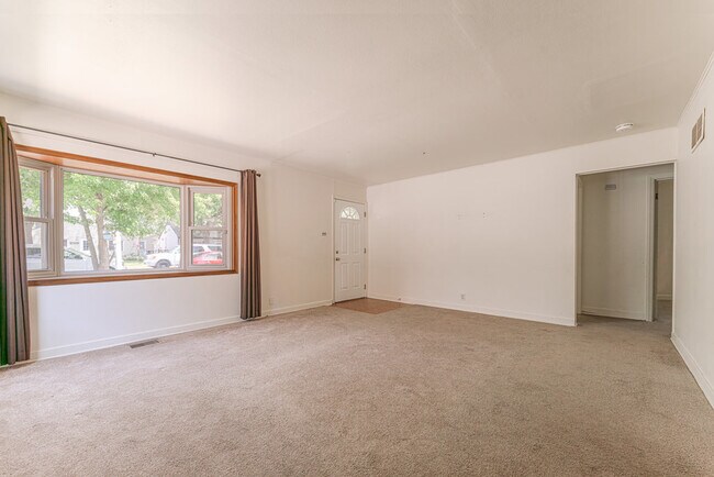 Building Photo - 17106 Lorenz Ave