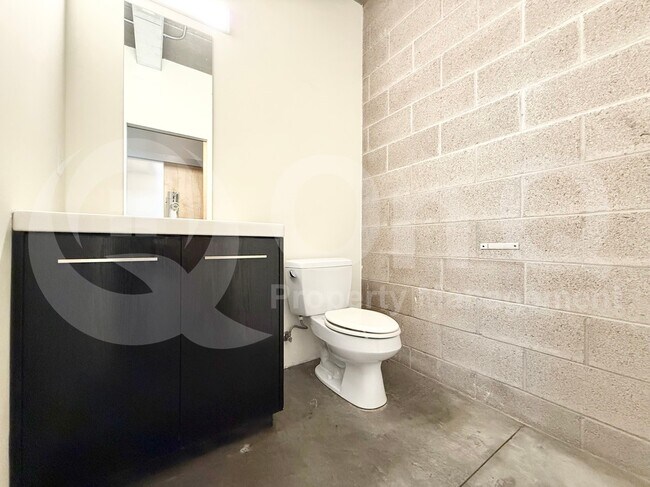 Foto del edificio - 675 S Roosevelt St