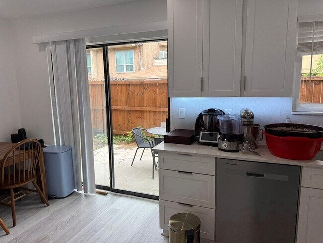 Foto del edificio - 1821 Greenspring Cir