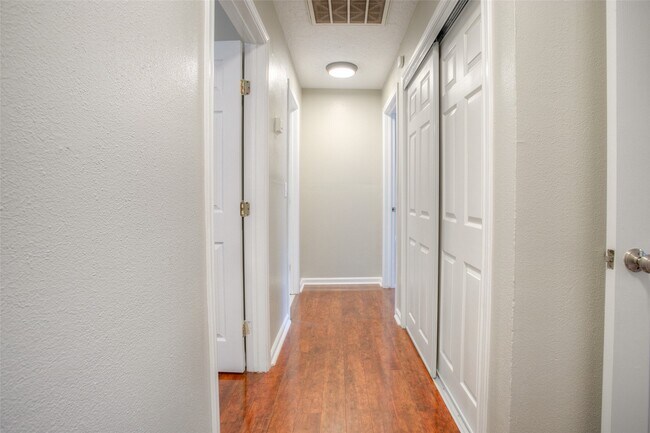 Foto del edificio - 6016 Teas Nursery Rd