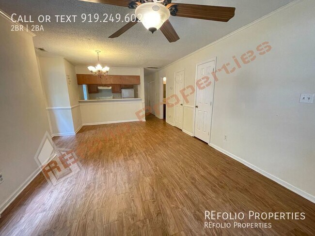 Building Photo - Great Location! 2 Bedroom 1.5 Bath 2 Story...