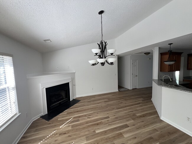 Foto del edificio - 5343 Tidewater Dr