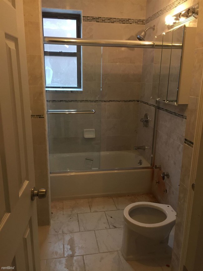 Building Photo - 2 br, 1 bath Apartment - 6850 Burns St Apt B1