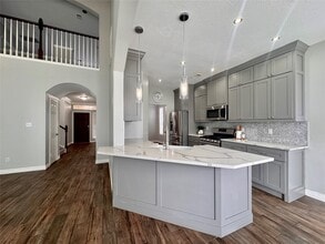 Building Photo - 10918 S Falls Terrace