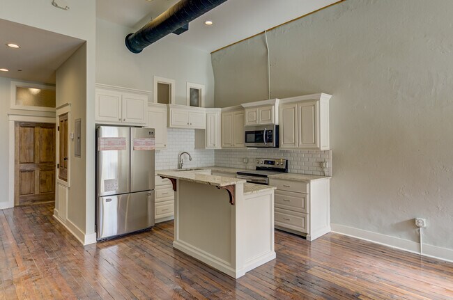 Cocina de la unidad del primer piso - 1201 Openwood Ln
