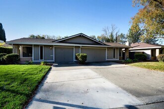 Building Photo - 8616-8618 La Riviera Dr