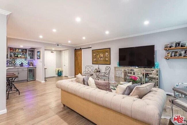 Foto del edificio - 1221 Kings Rd