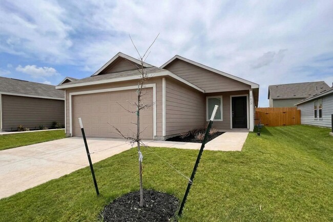 Building Photo - 1033 Raintree Rd