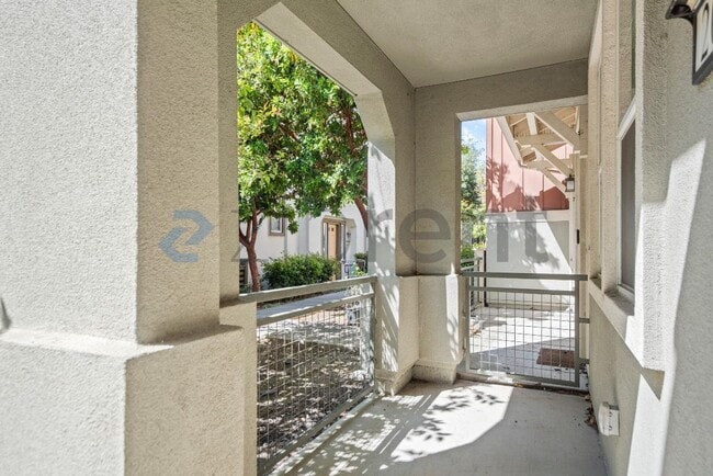Building Photo - Unit