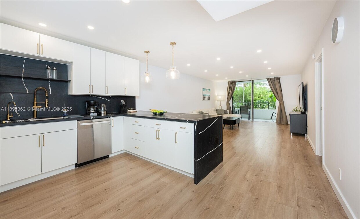Foto principal - 600 Three Islands Boulevard