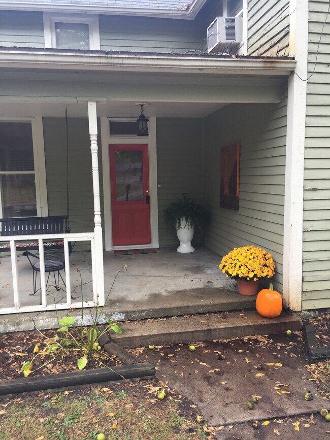 421 N Union St Unit Downstairs Apartment, Westfield, IN 46074