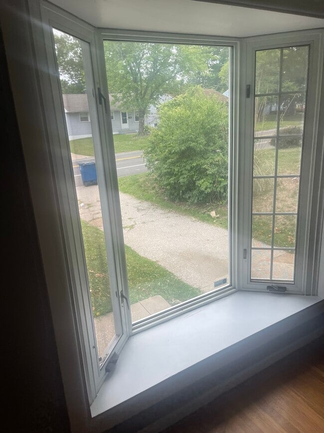 Building Photo - 3 Bed 1 Bath Singe Family Home Ready for Move in!!