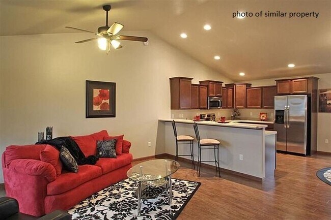 Building Photo - 4 Bedroom 3.5 Bath 1737 sq ft House with G...