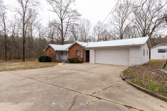 Building Photo - Now Accepting Section 8