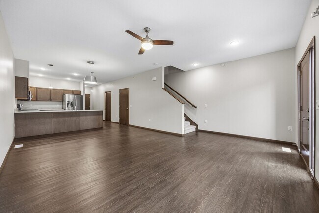 Foto del edificio - Large Townhome In Kingston Neighborhood Just Blocks From Downtown