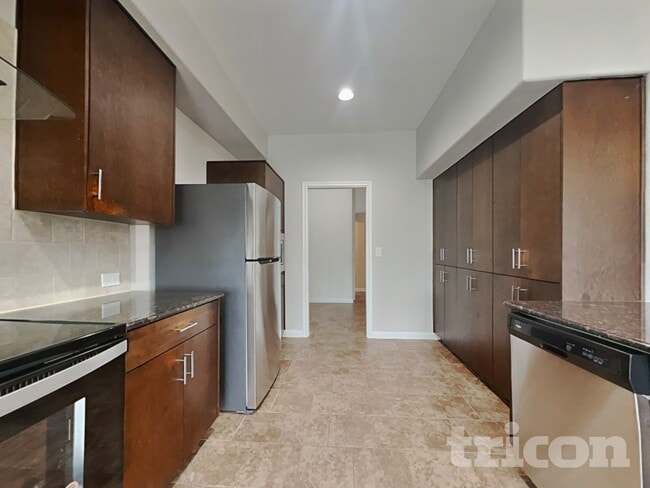 Building Photo - 423 Hayes St