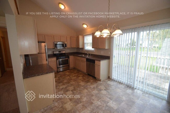 Building Photo - 833 N Elmwood Dr