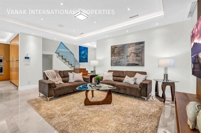 Photo du bâtiment - 5 Bed / 5.5 Bath House in North Vancouver
