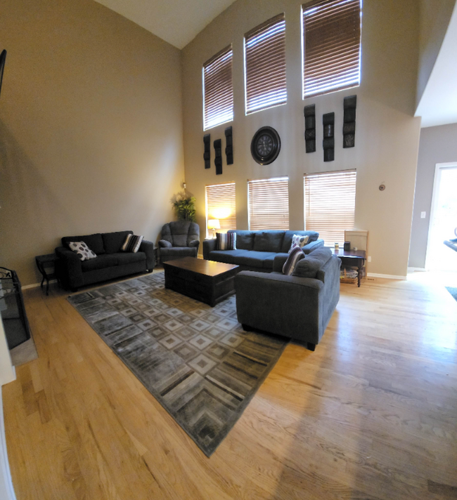 Building Photo - 930 Morning Dove Dr