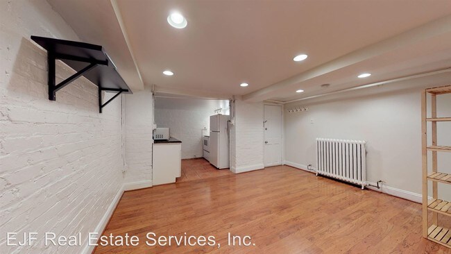 Foto del edificio - 2634 Woodley Pl NW