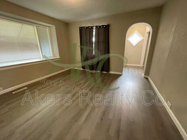 Foto del edificio - 1640 E Orman Ave