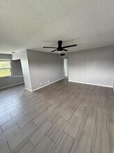 Building Photo - 165 Fanshaw D