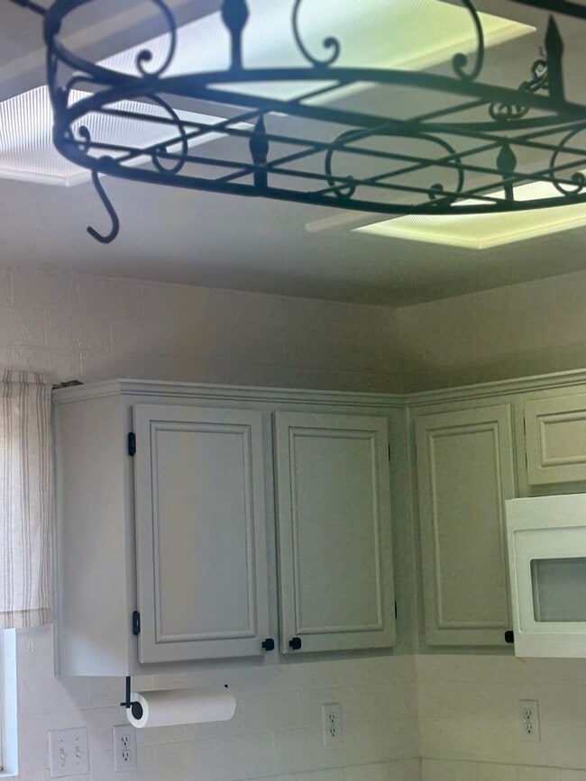 Building Photo - Awesome Property