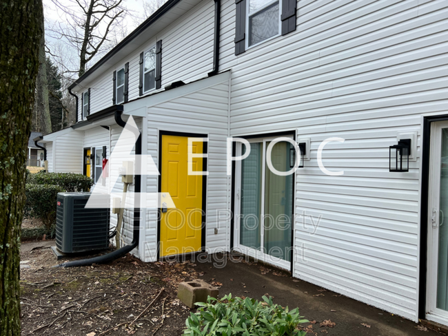 Building Photo - 3600 Mosby Dr
