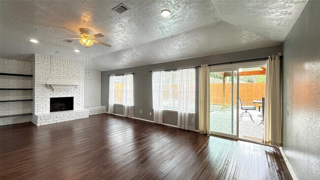 Foto del edificio - 1371 Stevenage Ln
