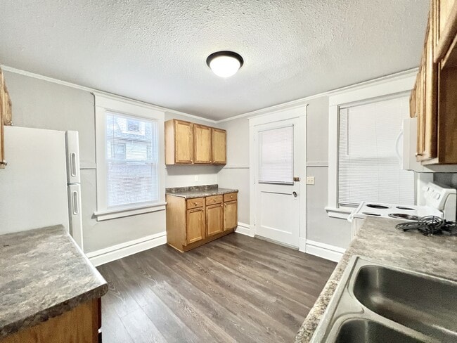 Building Photo - 509 E Milwaukee St