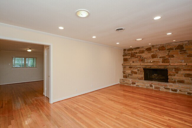 Building Photo - 3018 Conway St
