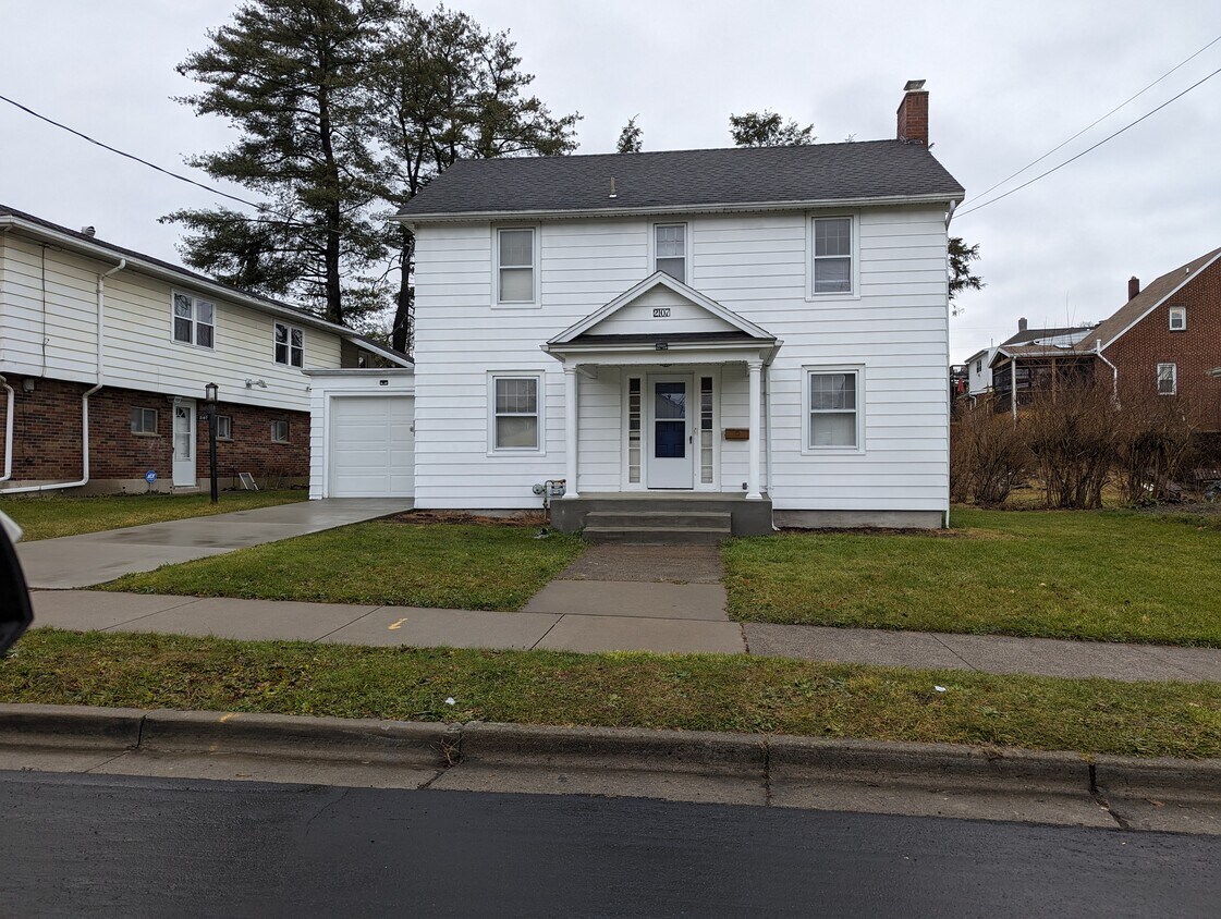 Primary Photo - 2107 Tracy St