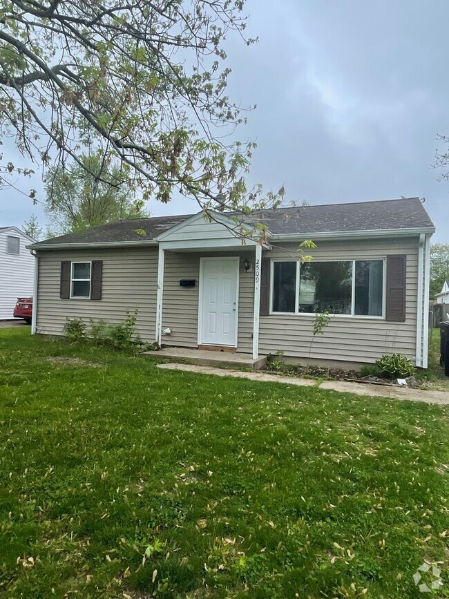 Building Photo - 2509 Foxhall Dr