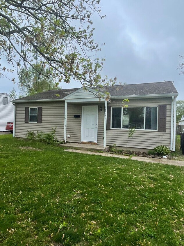 Primary Photo - Three Bedroom Single Family Home Available...