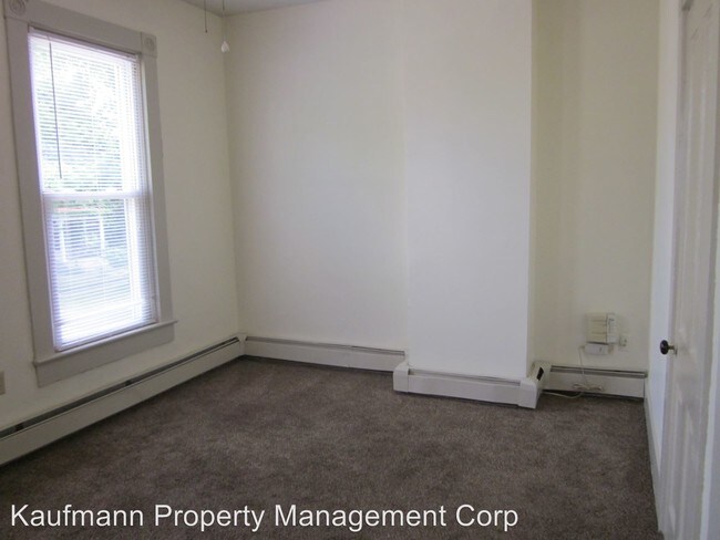 Building Photo - 124 E Dewald St