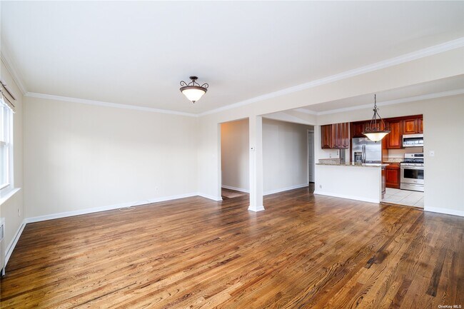 Building Photo - 565 E Hudson St