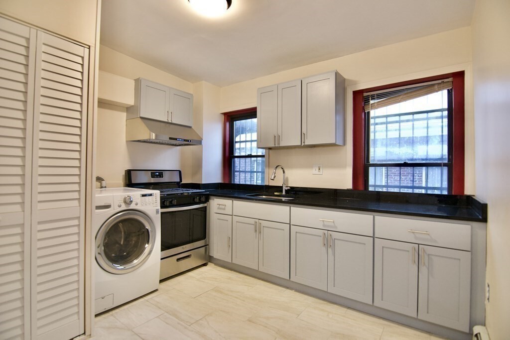 Foto principal - 877 Harrison Ave