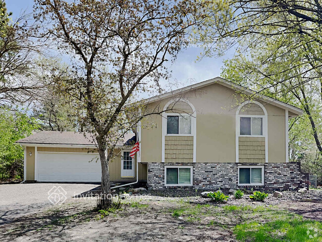 Building Photo - 17419 Interlachen Dr NE
