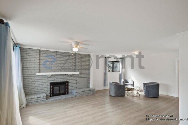 Foto del edificio - 21623 Baywood Ave
