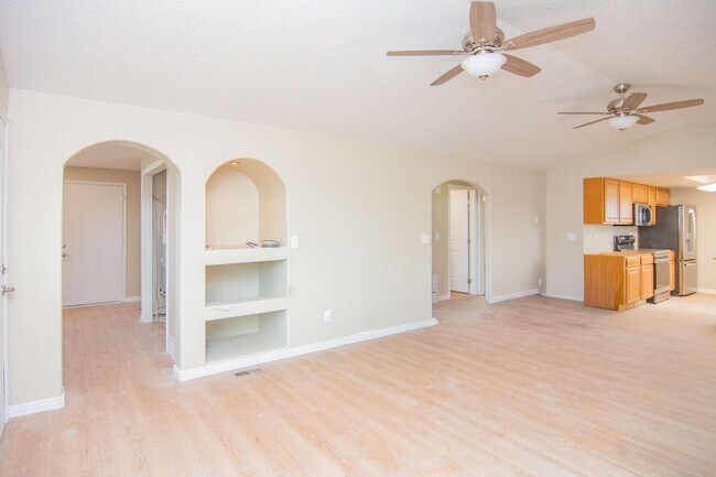 Foto del edificio - Fully Renovated Home + Shop + RV Parking in Tremonton!